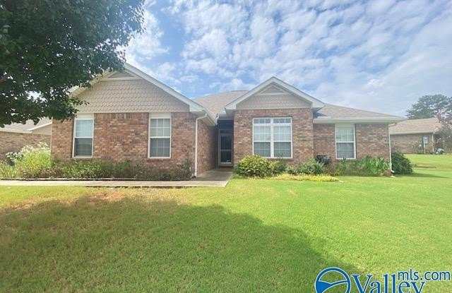 135 Potters Wheel NW - 135 Potters Wheel Northwest, Huntsville, AL 35758