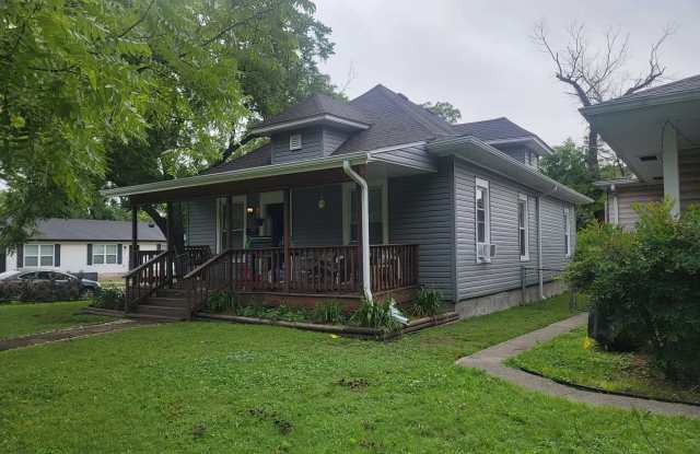 229 North Jackson Avenue Gallery 2