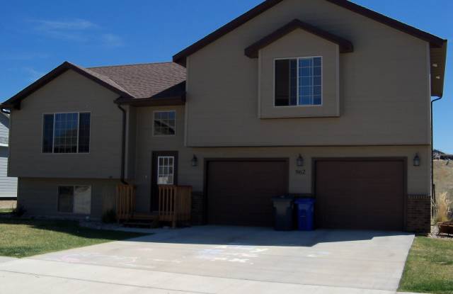 4 BEDROOM | 3 BATH | TRI-LEVEL HOUSE | RAPID VALLEY photos photos