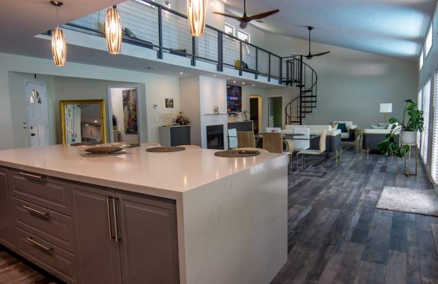 661 W RAMBLING Drive Gallery 1