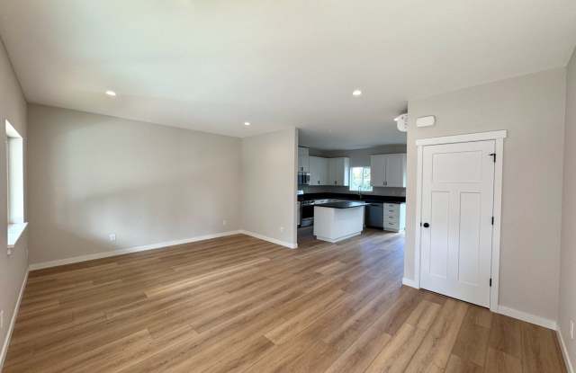 Newly Built 3 Bed, 2.5 Bath Cottage Homes with AC! Gallery 4