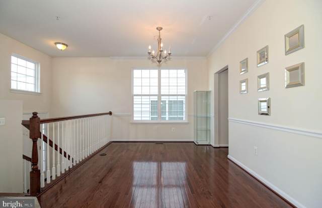 3401 EAGLE RIDGE Drive Gallery 4