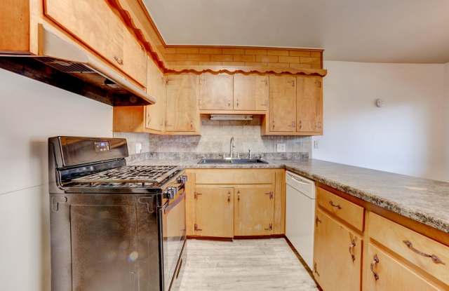 Beautiful 2BD/1BA next to River Parks Gallery 3