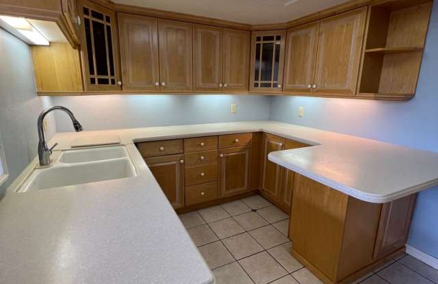 North Salt Lake 1 bed 1.5 bath Condo Gallery 4