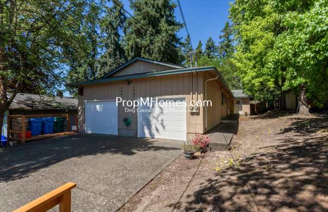 Thoughtfully Updated Two Bedroom Duplex in Oak Grove! DEPOSIT SPECIAL - 1591 Southeast Oak Grove Boulevard, Oak Grove, OR 97267