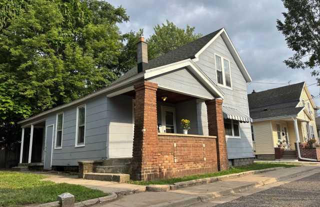 44 Vandine NE- Midtown! Water included, washer/dryer- FREE OCTOBER RENT photos photos
