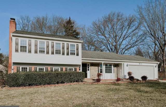 7601 MULBERRY BOTTOM LANE - 7601 Mulberry Bottom Lane, Newington, VA 22153