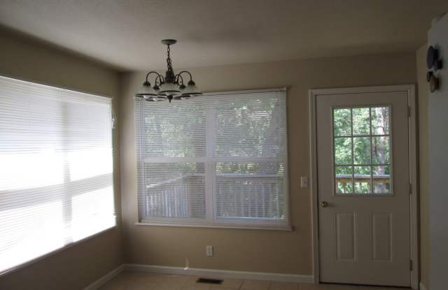 3 Bedroom 2 Bath home in Hollister, MO Gallery 4