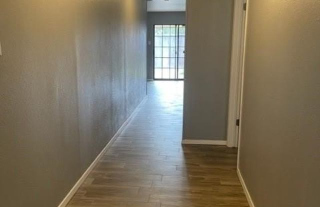 609 Williamsburg Court Gallery 2