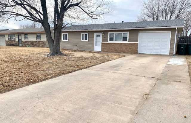 3bed House with Garage & Fenced in Yard! photos photos