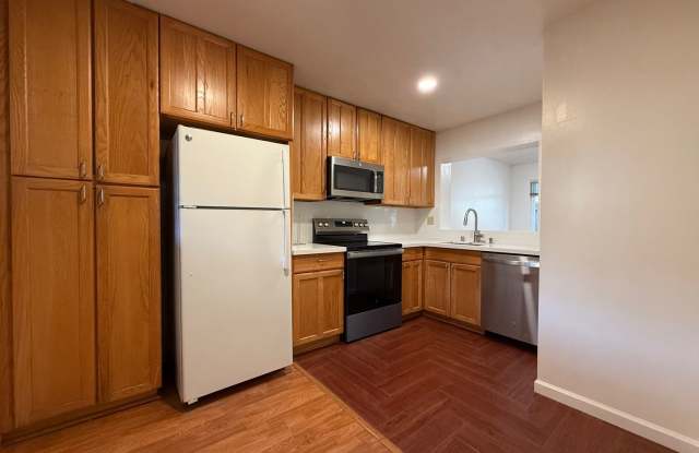 Strawberry Park 4 Bedroom 2.5 Bath Townhome with Cupertino Schools! Gallery 3