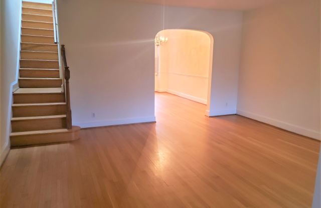 3829 Calvert Street NW Gallery 4