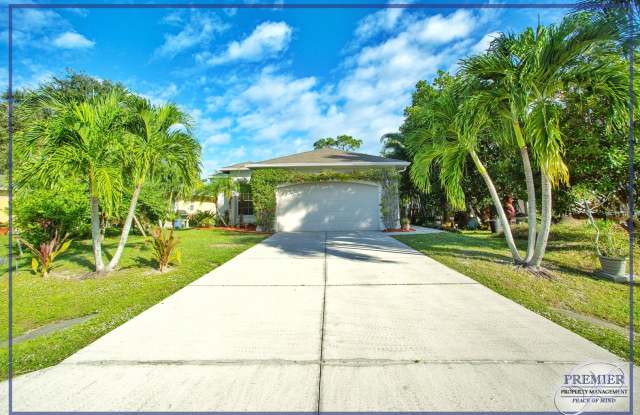 ***NO HOA***PET FRIENDLY***QUICK MOVE IN PROCESS***2 BED/2 DEN(OFFICE)/2 BATH***FENCED IN BACK YARD***CUSTOM BUILT HOME*** photos photos