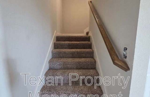 3002 Weave Court Gallery 2
