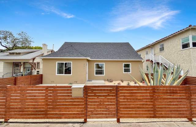 Stunning 3BD/2BA House in University Heights w/ A/C, W/D  2-Car Driveway! photos photos