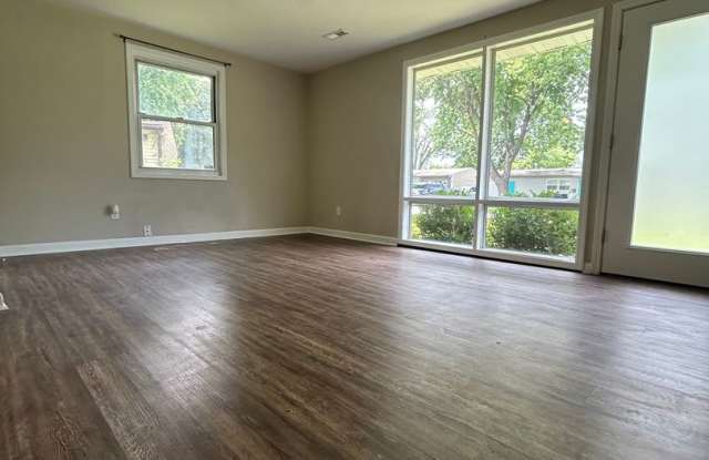Charming 3 Bedroom Home with Garage & Fenced Yard Gallery 4