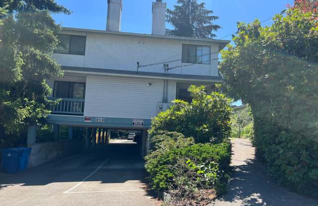 Updated Shoreline Townhome for Rent! - 919 North 163rd Street, Shoreline, WA 98133