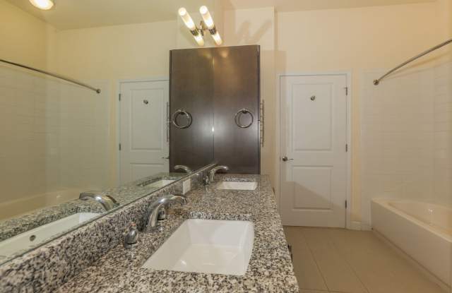 2/Bdrm 2/Bath - 1036sf - Waterfront Gallery 3