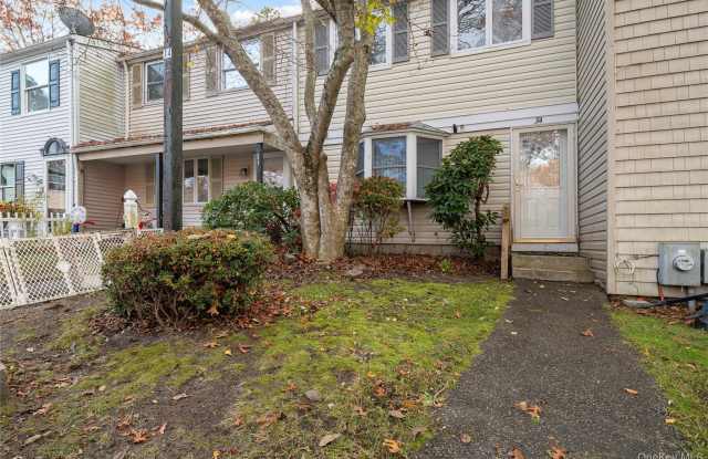 34 Wooded Way - 34 Wooded Way, Calverton, NY 11933 34 Wooded Way - 34 Wooded Way, Calverton, NY 11933