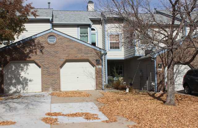 COME TOUR THIS BEAUTIFUL TOWNHOME. AVAILABLE NOW! photos photos