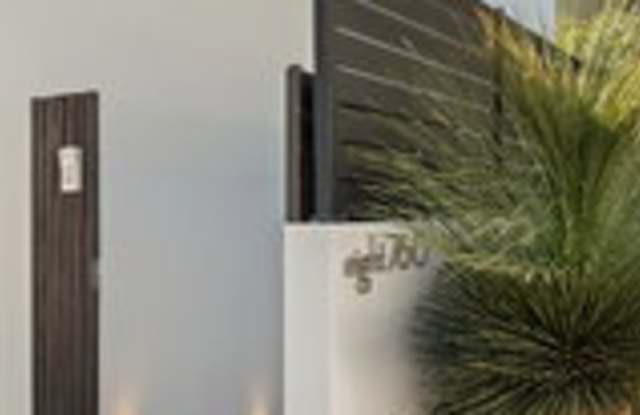 8760 Hollywood Boulevard Gallery 2