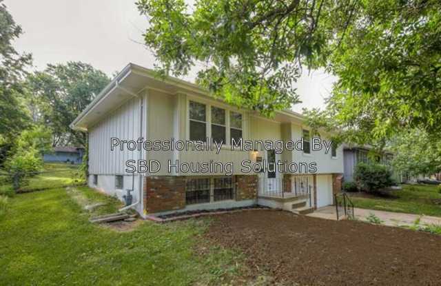 13211 Craig Ave - 13211 Craig Avenue, Grandview, MO 64030