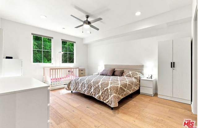 4240 Laurel Canyon Boulevard Gallery 2