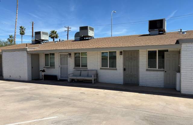 updated 2 bedroom Tempe apartment / 1st month Free move in special Gallery 1
