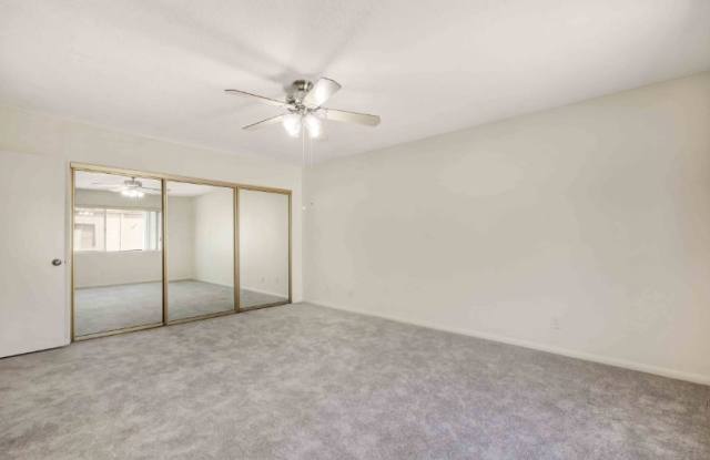 22235 1/2 Erwin Street Gallery 4