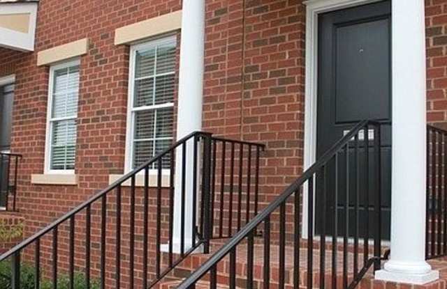 Large 4-Bedroom, 3.5 Bath Townhouse Minutes Away From VCU photos photos