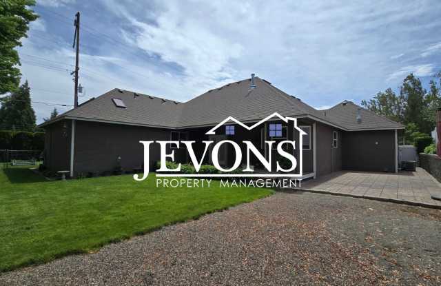 A charming and well-located single-family home in Yakima! photos photos