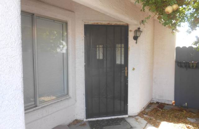 Single Story 3 bedroom Home Near E Charleston and Christy Ln Gallery 4