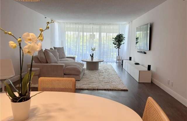 4015 W Palm Aire Dr - 4015 West Palm Aire Drive, Pompano Beach, FL 33069