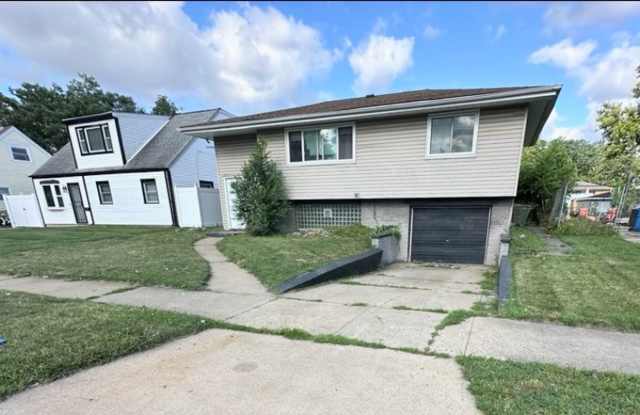 Spacious 3-Bedroom 2 Bath Home in Gary Gallery 1