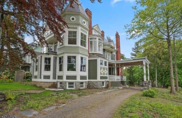 1 Franklin Pl photos photos