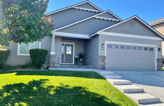 Live In Luxury with Vaulted Ceilings, Granite Countertops, and a Gas Fireplace! photos photos