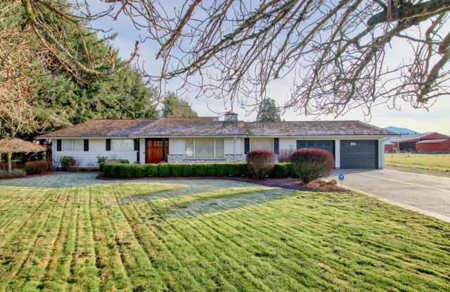 3 Bedroom, 2.5 Home. Available NOW!!!! photos photos