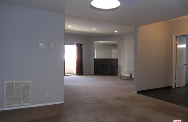 4707 WILLIS Avenue Gallery 3