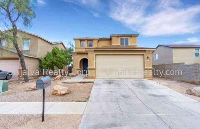 Beautiful 3 Bedroom 3 Bath House in Drexel Vistas (Drexel/12th Ave) - 548 West Tiger Shark Road, Tucson, AZ 85706