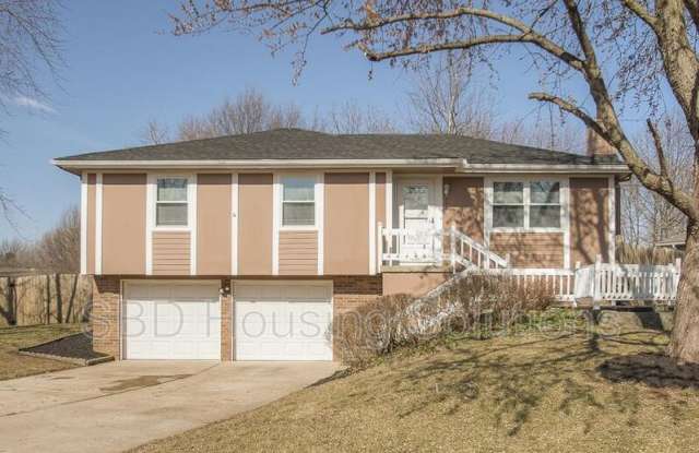 208 SE Country Ln photos photos