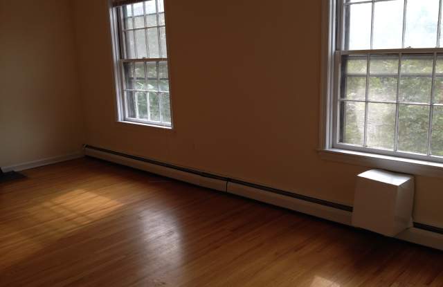 429 South 8th Street Gallery 4