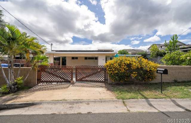 5bd / 2.5ba Single Family Home in Waianae HI photos photos