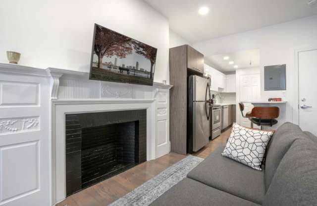 Charming Back Bay One Bed - No Broker Fee! Gallery 1
