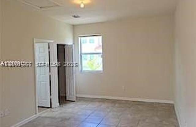 17005 SW 94th Ter Gallery 4