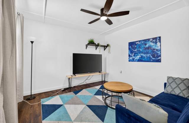 2702 NE 9TH Avenue Gallery 2