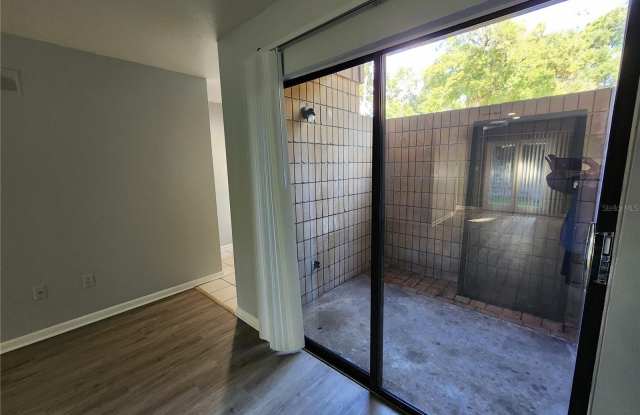 702 SW 70 Terrace Gallery 3