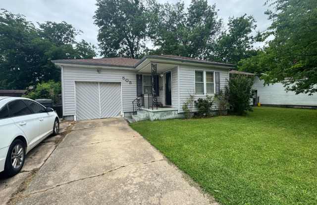 Three Bedroom Home with Privacy Fenced Yard photos photos Three Bedroom Home with Privacy Fenced Yard photos photos