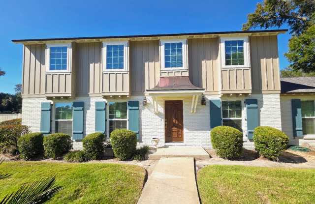 Beautifully Renovated & Expansive 4Bed/3Ba Home in The Cove! Gallery 1