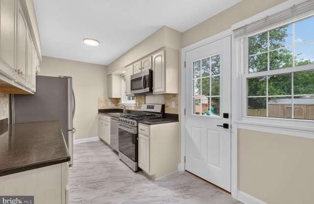 6015 BACKLICK Road Gallery 3
