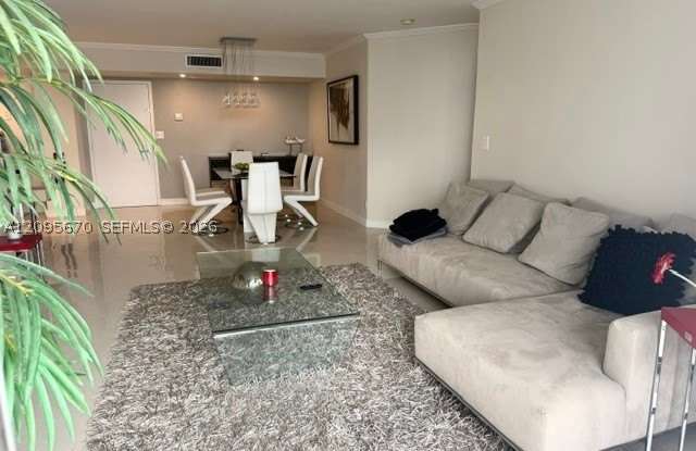 19195 NE Mystic Pointe dr Gallery 3